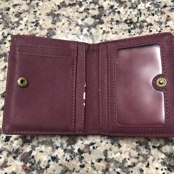 Red Fossil RFID wallet - Picture 1 of 7